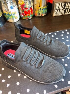 EUC black Skechers Work slip-resistant slip-on sneakers featuring a textured kni